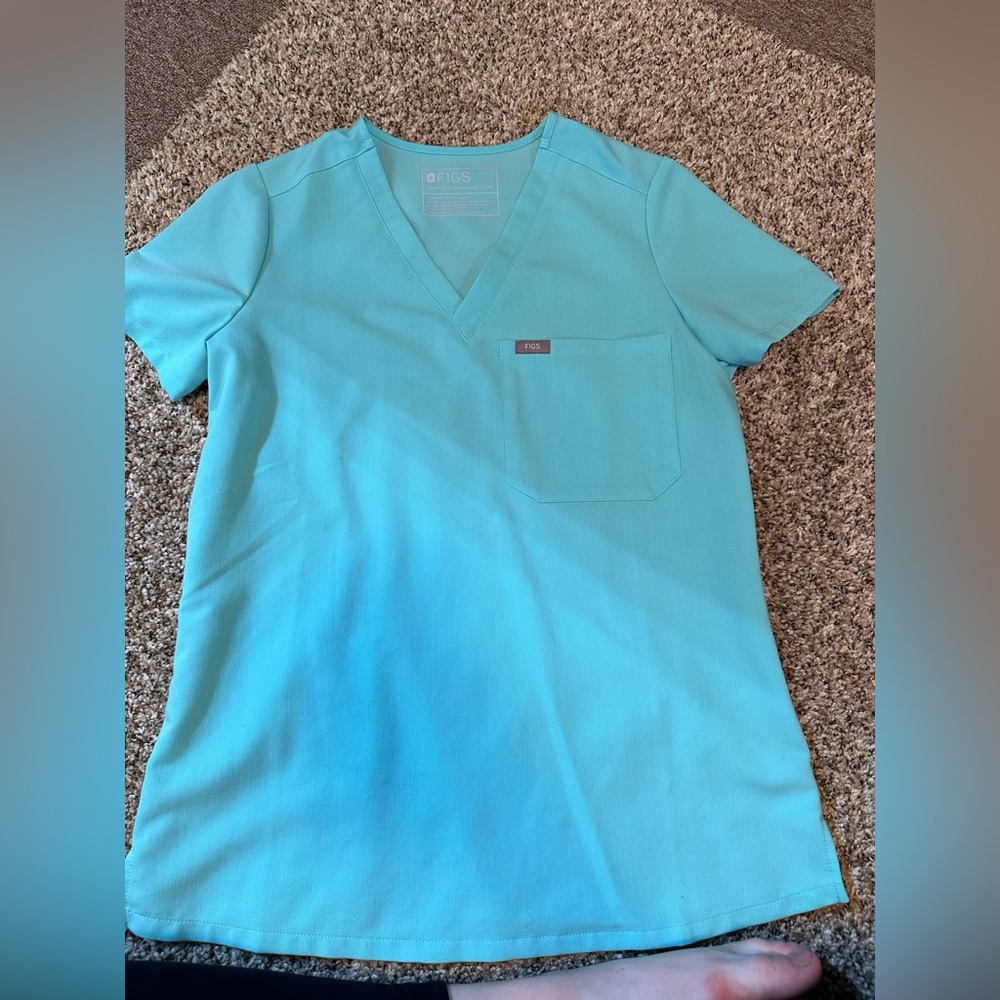 Catarina One-Pocket Scrub Top